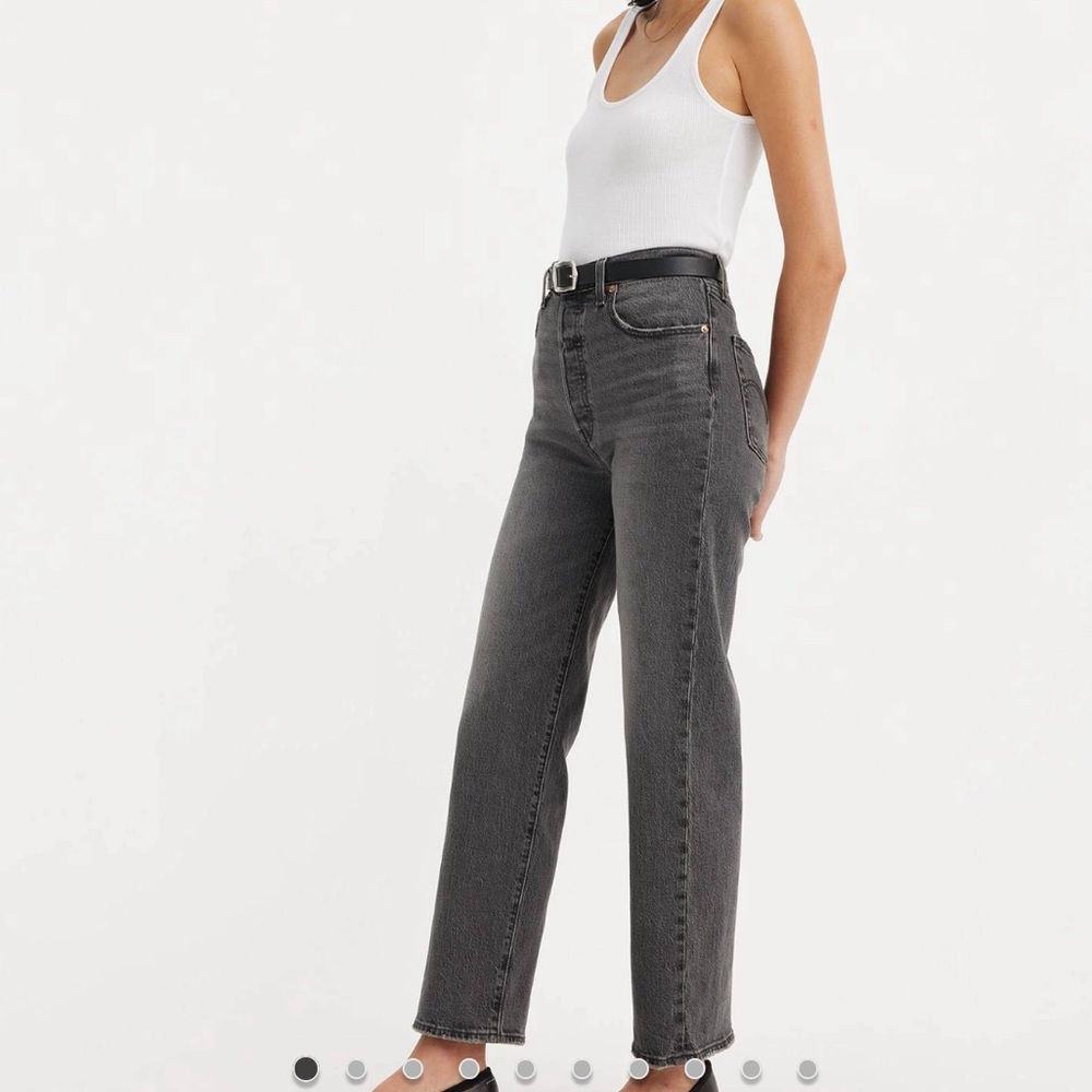 Levi’s Ribcage Straight Ankle Size 28W x 27L